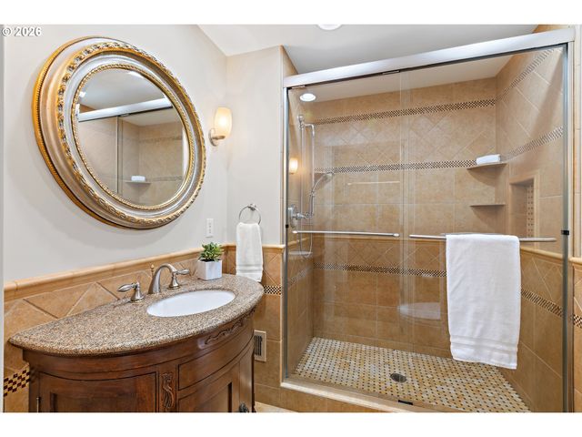 2116 Se 84TH Ave, Portland, OR 97216