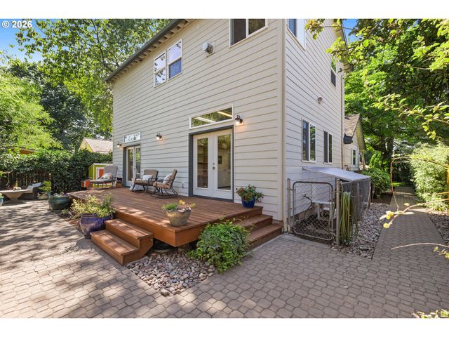 2116 Se 84TH Ave, Portland, OR 97216