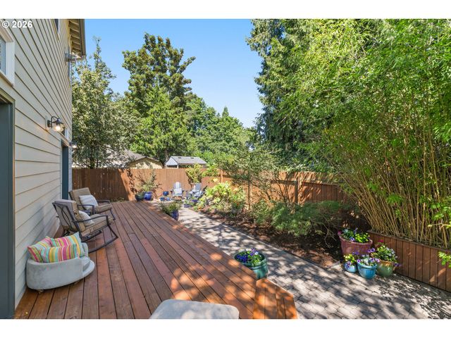 2116 Se 84TH Ave, Portland, OR 97216