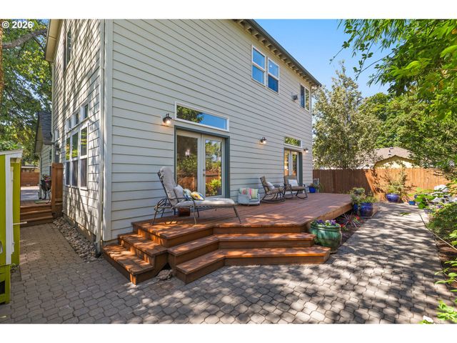 2116 Se 84TH Ave, Portland, OR 97216