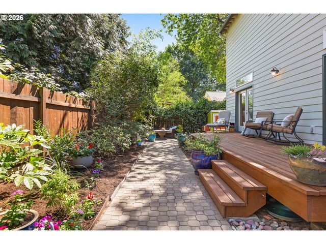2116 Se 84TH Ave, Portland, OR 97216