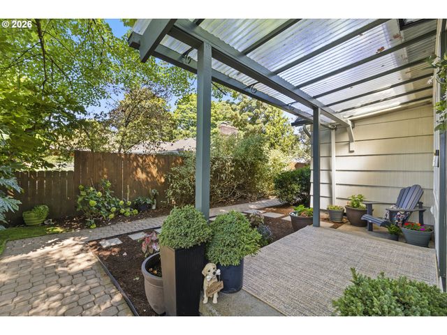 2116 Se 84TH Ave, Portland, OR 97216