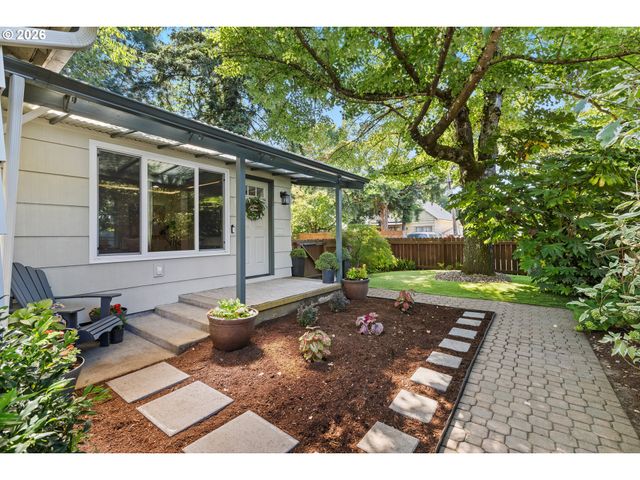 2116 Se 84TH Ave, Portland, OR 97216