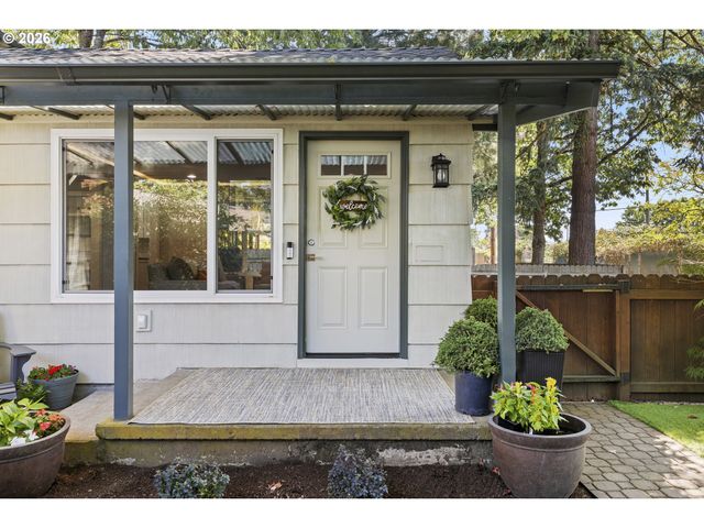 2116 Se 84TH Ave, Portland, OR 97216