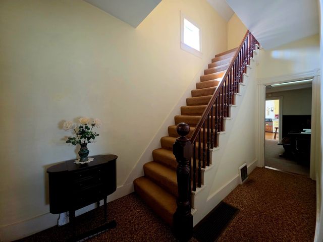 16 Dakin Street, Concord, NH 03301