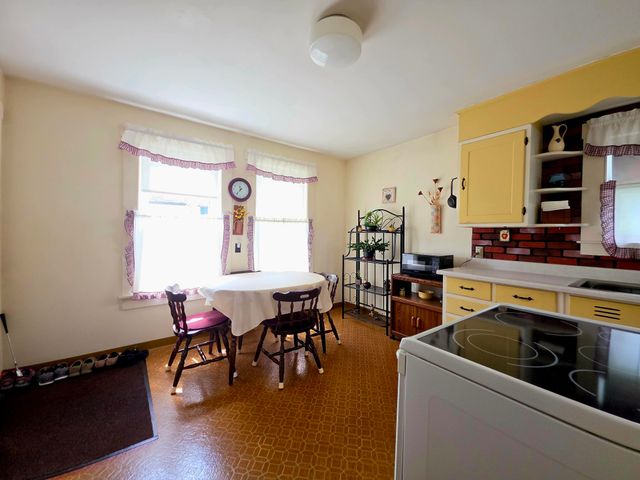 16 Dakin Street, Concord, NH 03301