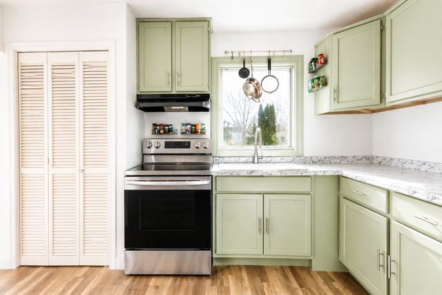 8710 11th Avenue S, Bloomington, MN 55420