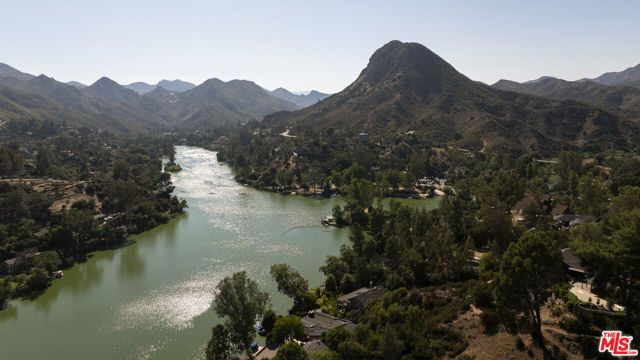 2100 Lakeshore Drive, Agoura Hills, CA 91301
