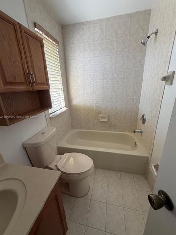 7100 NW 177th St 210-14, Hialeah, FL 33015