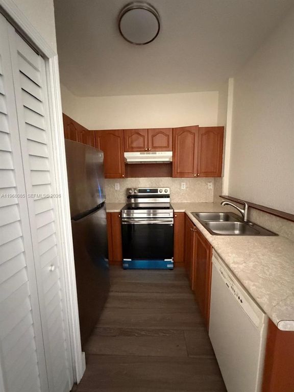 7100 NW 177th St 210-14, Hialeah, FL 33015