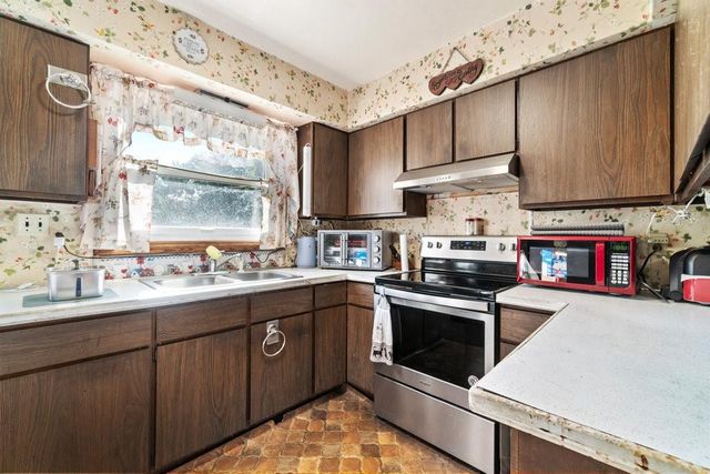 2218 Fenner Avenue, Eau Claire, WI 54703