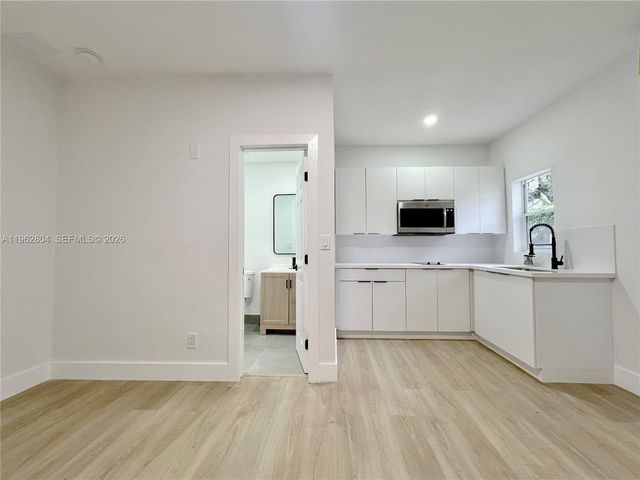 2480 NW 96th St B, Miami, FL 33147