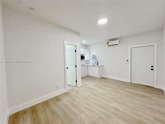 2480 NW 96th St B, Miami, FL 33147