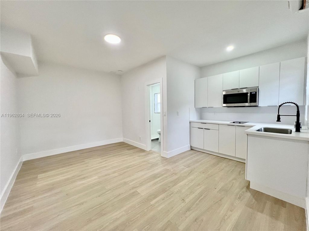 2480 NW 96th St B, Miami, FL 33147