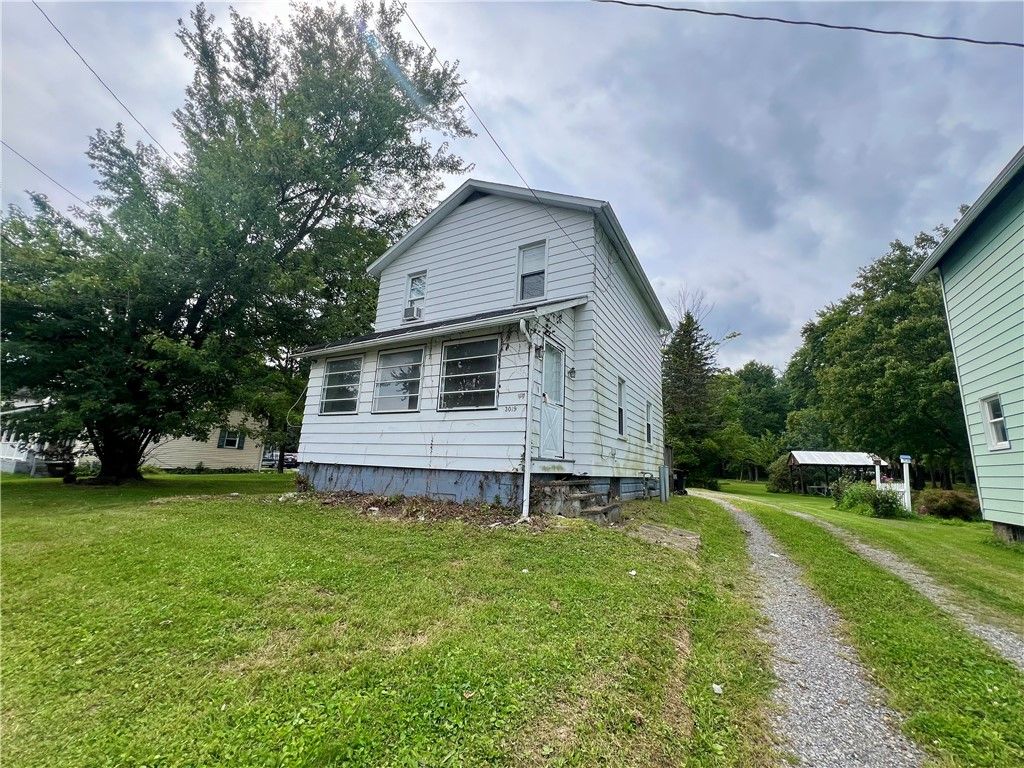 Image 1 of property listing at 3019 Mercer Rd, Neshannock Twp, PA 16105
