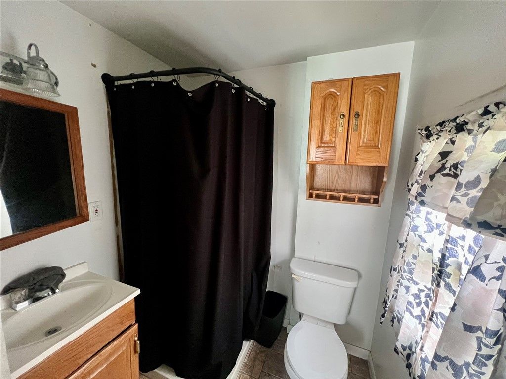 Image 10 of property listing at 3019 Mercer Rd, Neshannock Twp, PA 16105