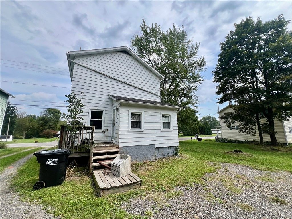 Image 2 of property listing at 3019 Mercer Rd, Neshannock Twp, PA 16105