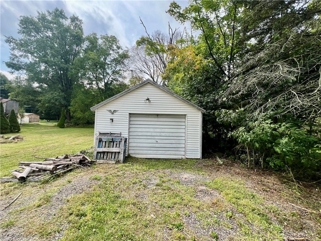 Image 3 of property listing at 3019 Mercer Rd, Neshannock Twp, PA 16105