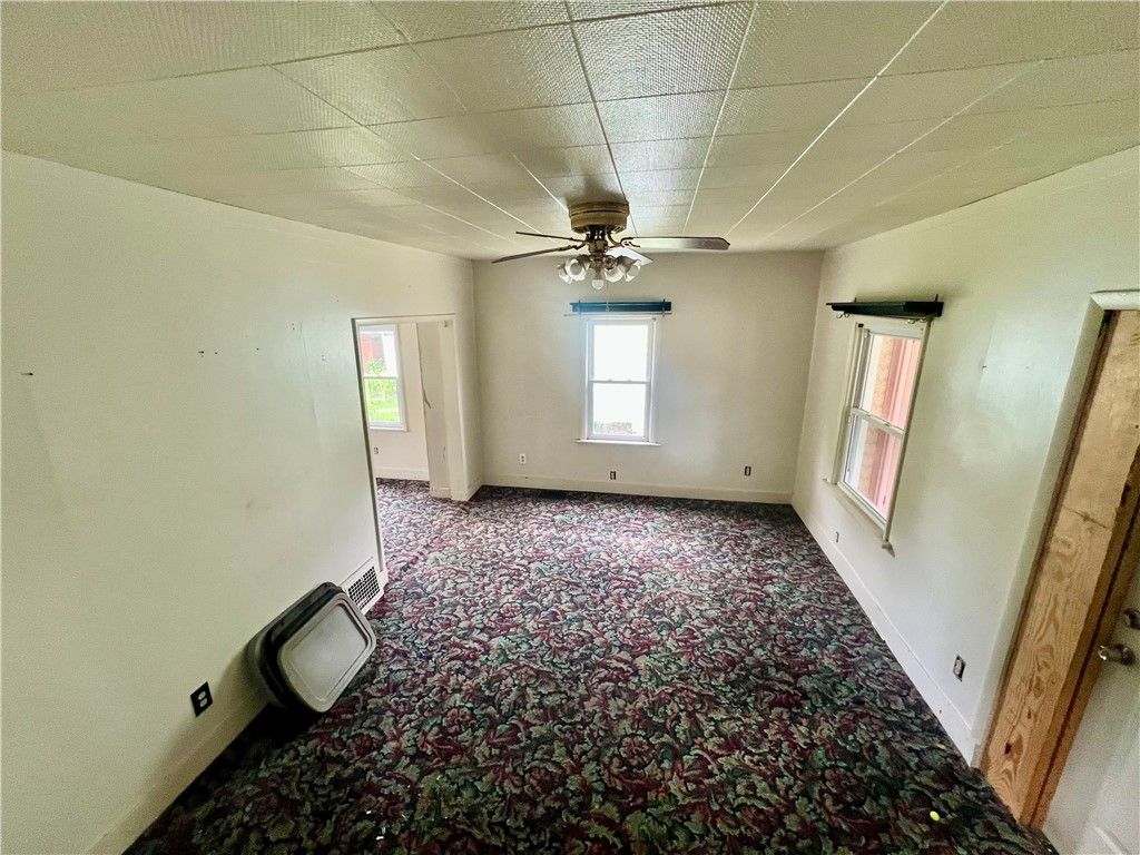 Image 9 of property listing at 3019 Mercer Rd, Neshannock Twp, PA 16105