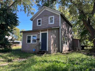 1326 NE Quincy ST, Topeka, KS 66608