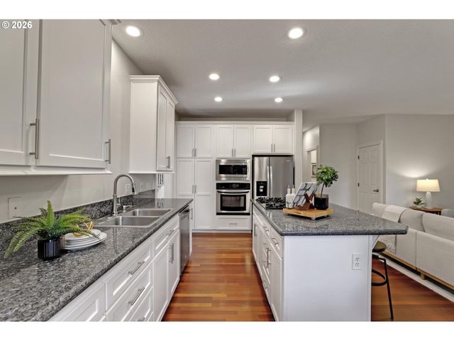 9583 Nw RANDALL Ln, Portland, OR 97229