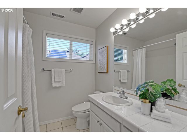 9583 Nw RANDALL Ln, Portland, OR 97229