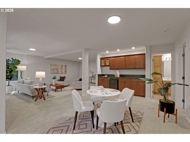 9583 Nw RANDALL Ln, Portland, OR 97229