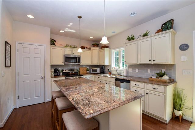 3065 Isabel LN, Salem, VA 24153