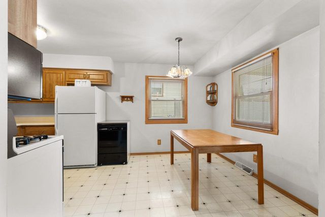 5865 S Delaware AVENUE, Cudahy, WI 53110