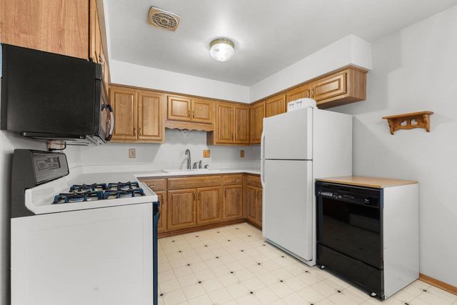 5865 S Delaware AVENUE, Cudahy, WI 53110