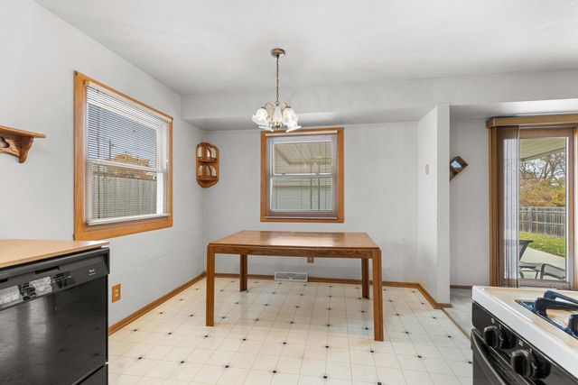 5865 S Delaware AVENUE, Cudahy, WI 53110