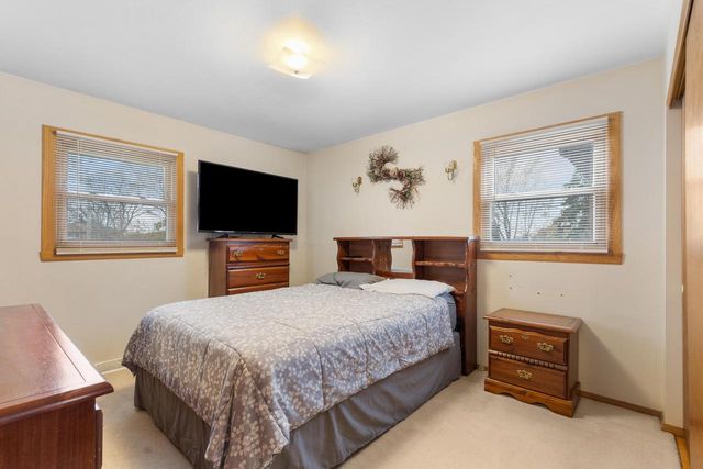 5865 S Delaware AVENUE, Cudahy, WI 53110