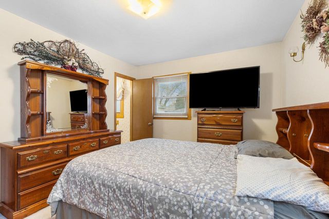 5865 S Delaware AVENUE, Cudahy, WI 53110