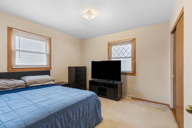 5865 S Delaware AVENUE, Cudahy, WI 53110