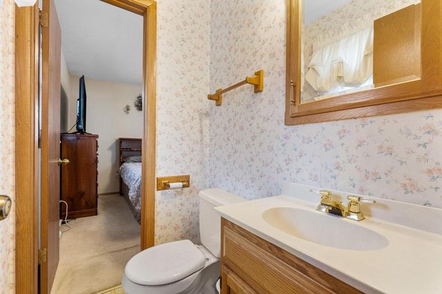 5865 S Delaware AVENUE, Cudahy, WI 53110