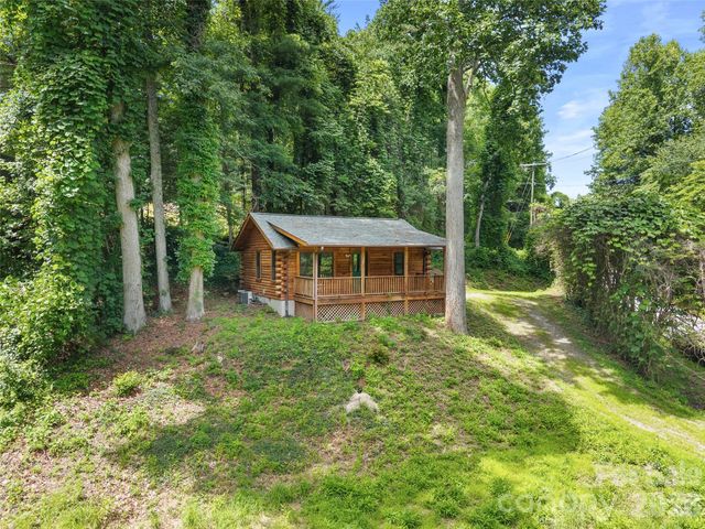 549 Henderson Street, Saluda, NC 28773