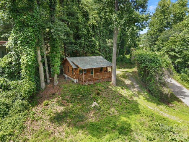 549 Henderson Street, Saluda, NC 28773