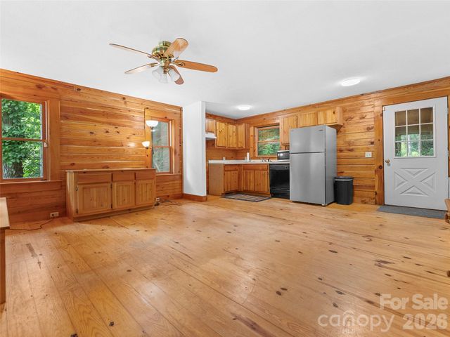 549 Henderson Street, Saluda, NC 28773
