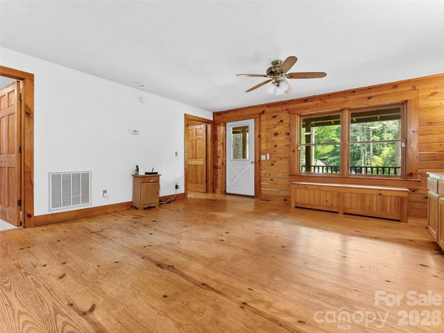 549 Henderson Street, Saluda, NC 28773