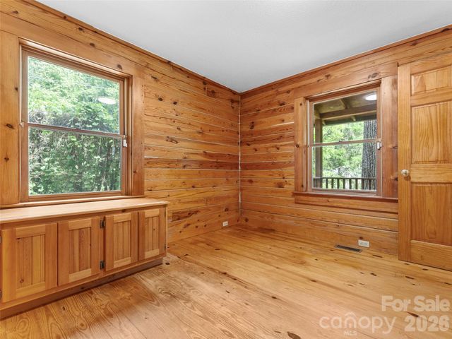 549 Henderson Street, Saluda, NC 28773