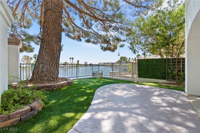 3004 Sun Lake Drive, Las Vegas, NV 89128