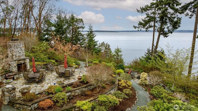 270 Kineth Point Place, Coupeville, WA 98239