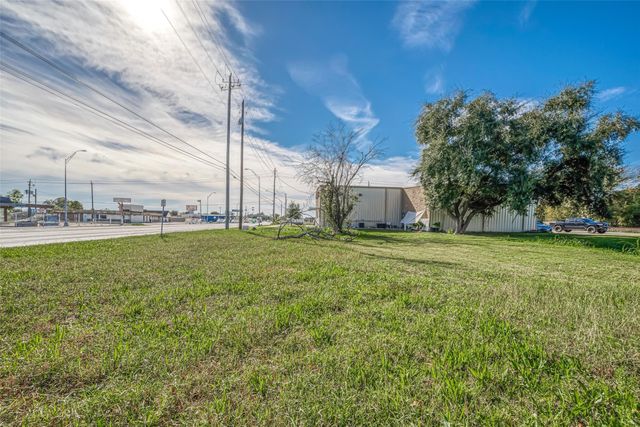 2422-2436 S Main Street, Pearland, TX 77581