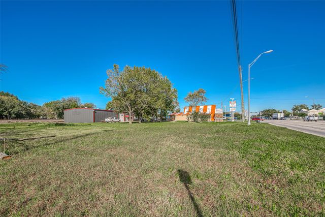 2422-2436 S Main Street, Pearland, TX 77581