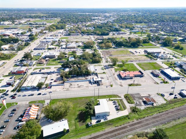 2422-2436 S Main Street, Pearland, TX 77581