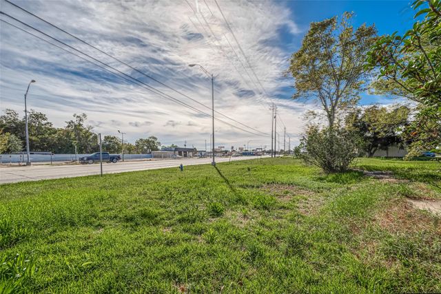 2422-2436 S Main Street, Pearland, TX 77581