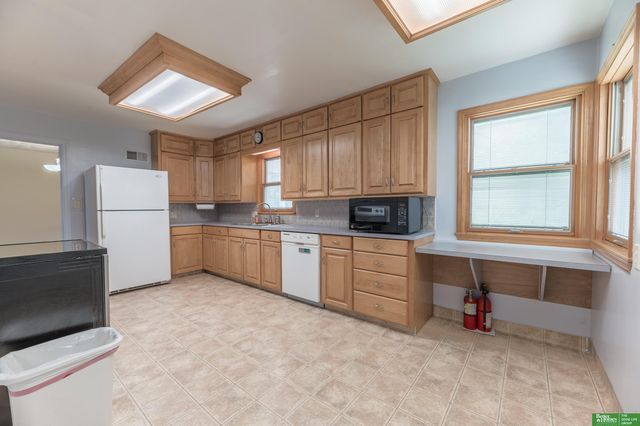 1925 S 47th Street, Omaha, NE 68106