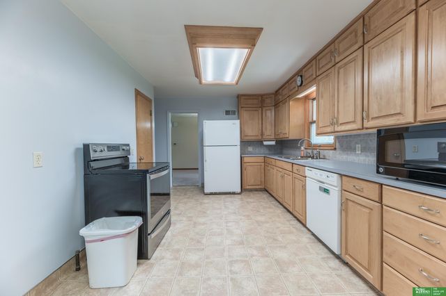 1925 S 47th Street, Omaha, NE 68106