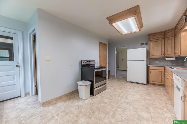 1925 S 47th Street, Omaha, NE 68106