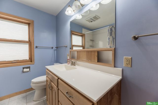 1925 S 47th Street, Omaha, NE 68106